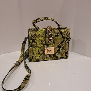 NWOT Ladies Aldo Cross Body Handbag. Lime Green Faux Snakeskin.